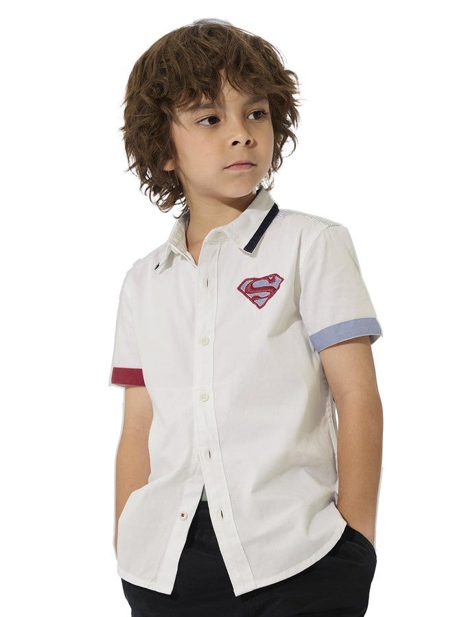 ذا سوليد ستور متجر ذا سوليد ستور الرسمي - تشكيلة سوبرمان الأصلية: قمصان قطنية مطبوعة برسومات وأزرار بأكمام قصيرة للأولاد من فيلم رجل الفولاذ - Image 1